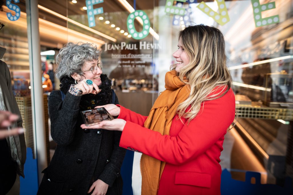 My private paris chocolate tour Mairie and Doina having lovely chocolate in Paris