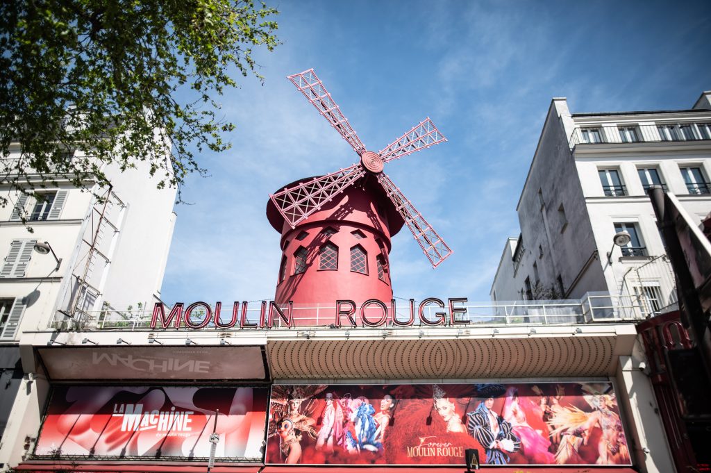 Moulin Rouge in Montmartre private tour