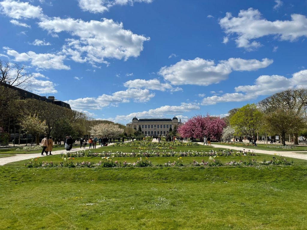 Jardin Des Plantes, Histoire, in front of The National Museum of Natural History