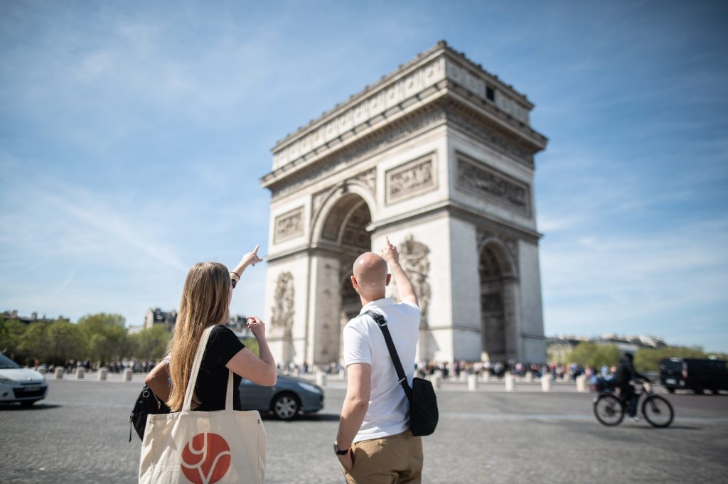 My private paris Guides in front of the Arc de Triomphe