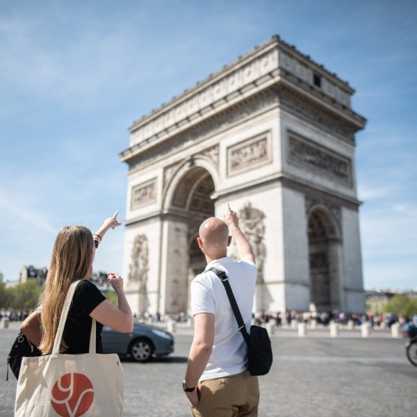 My private paris Guides in front of the Arc de Triomphe