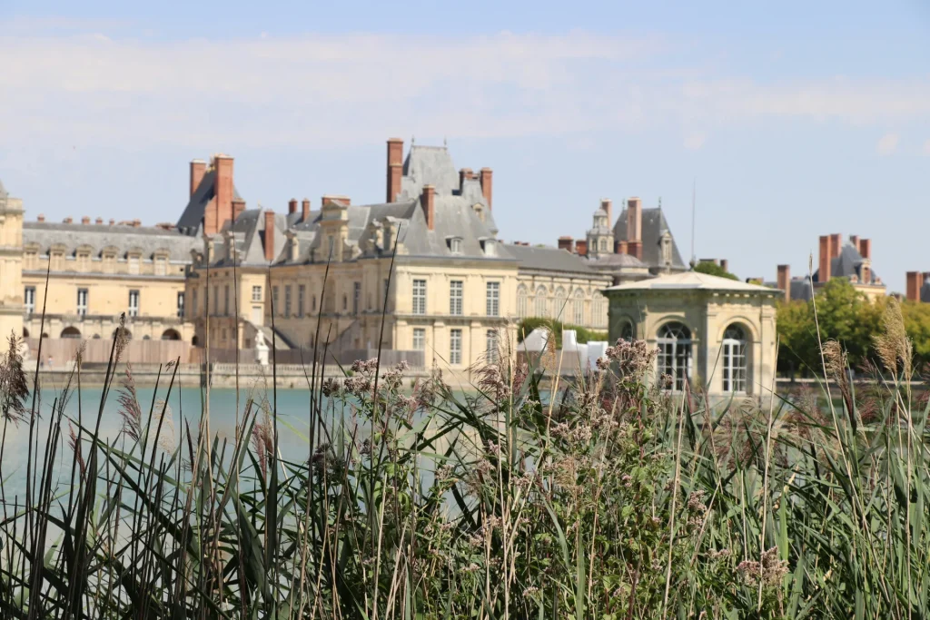 Château de Fontainebleau viewed from the surrounding gardens