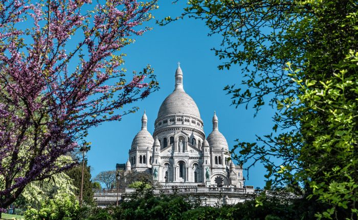 Montmartre Sacre-Coeur avec des fleurs