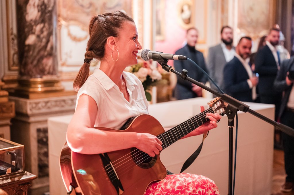 Live music by Ma Saïsara in the Grand Salon.